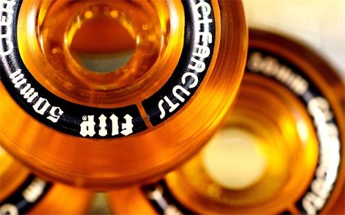 迪通拿机芯怎么样，迪通拿和水鬼谁好